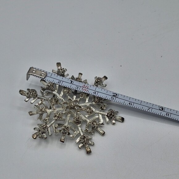 Vintage Silver Tone Open Work Textured Intricate Snowflake Brooch Pin Holiday - Picture 3 of 8